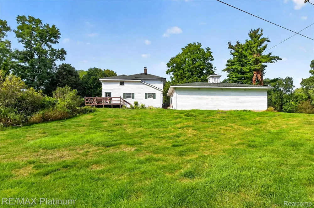 8045 Chilson Road Hamburg Township, MI 48169