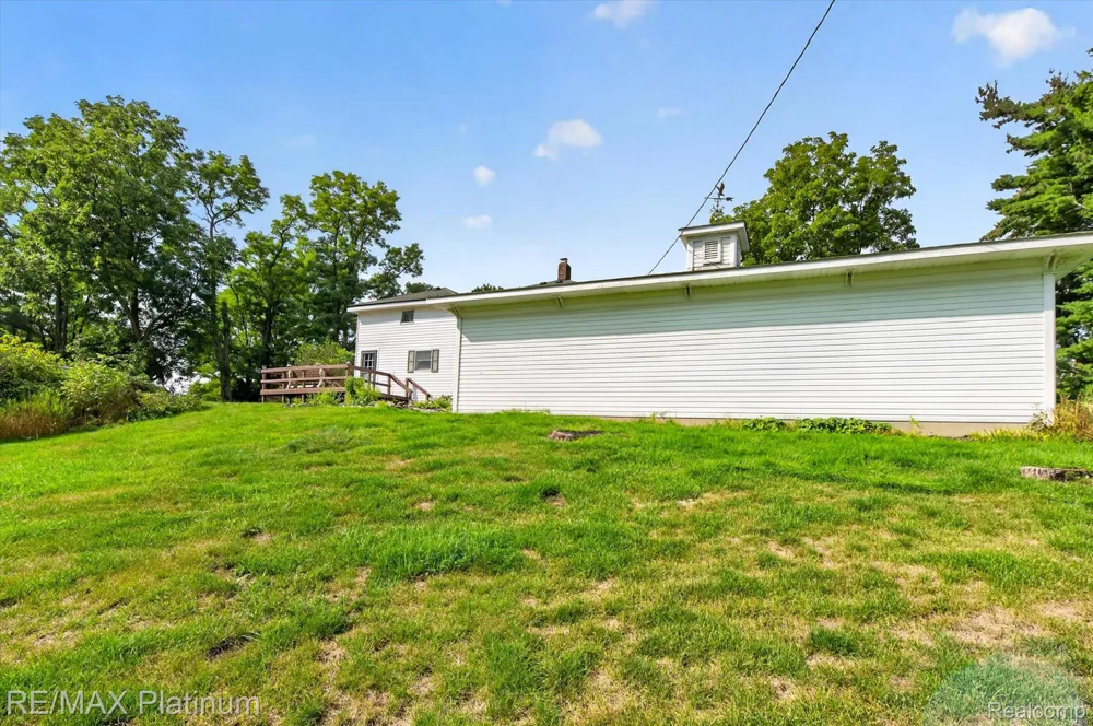 8045 Chilson Road Hamburg Township, MI 48169