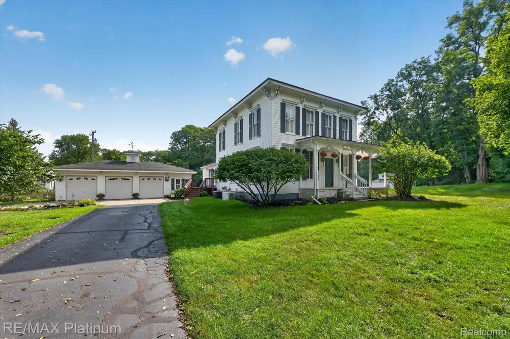8045 Chilson Road Hamburg Township, MI 48169