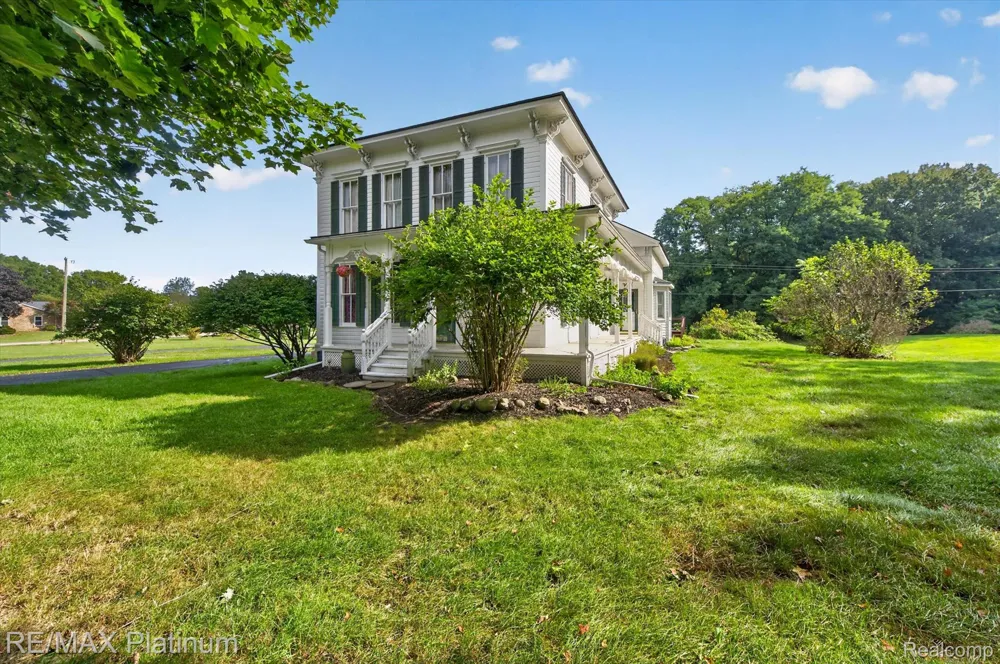 8045 Chilson Road Hamburg Township, MI 48169