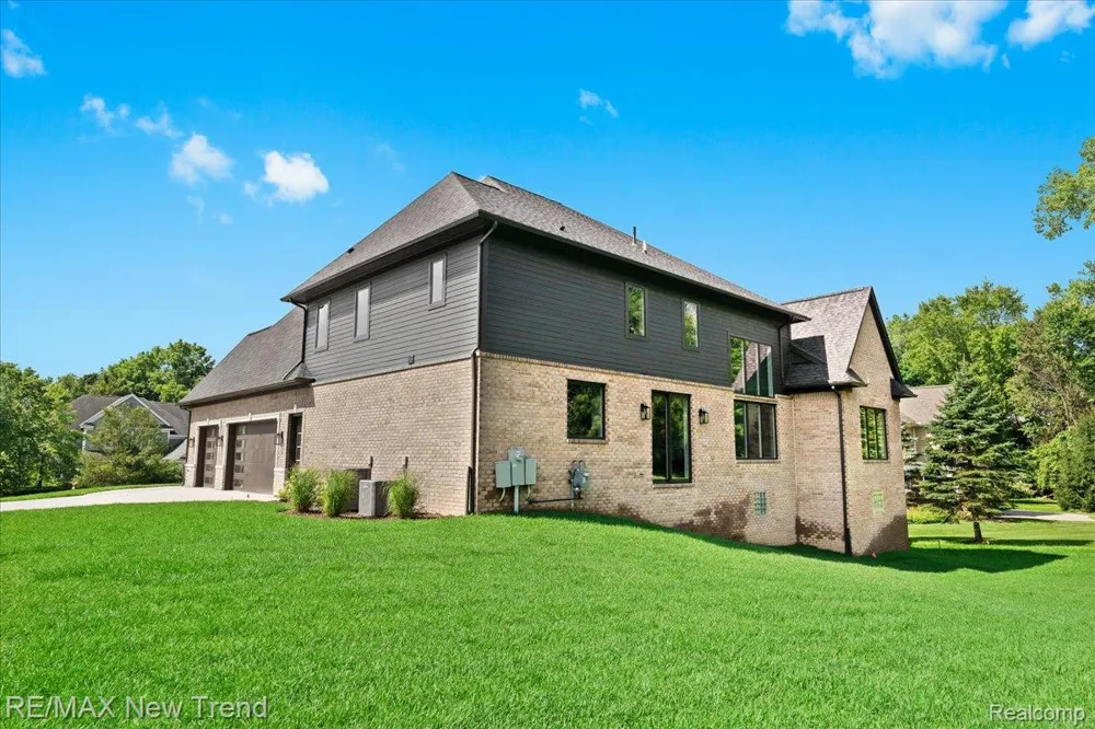 28834 Wintergreen Farmington Hills City, MI 48331