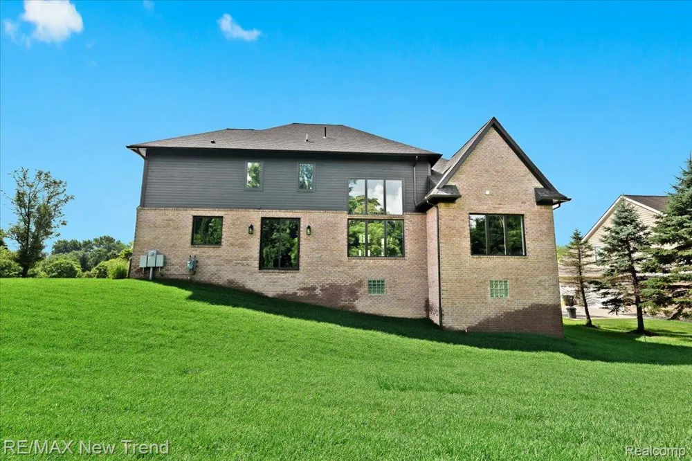 28834 Wintergreen Farmington Hills City, MI 48331