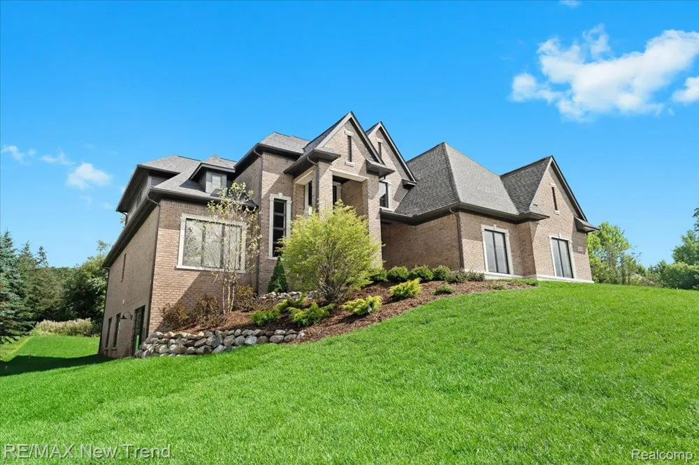 28834 Wintergreen Farmington Hills City, MI 48331