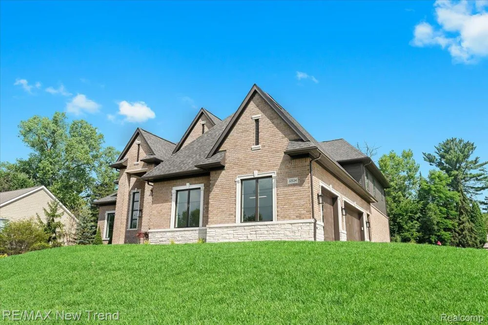 28834 Wintergreen Farmington Hills City, MI 48331