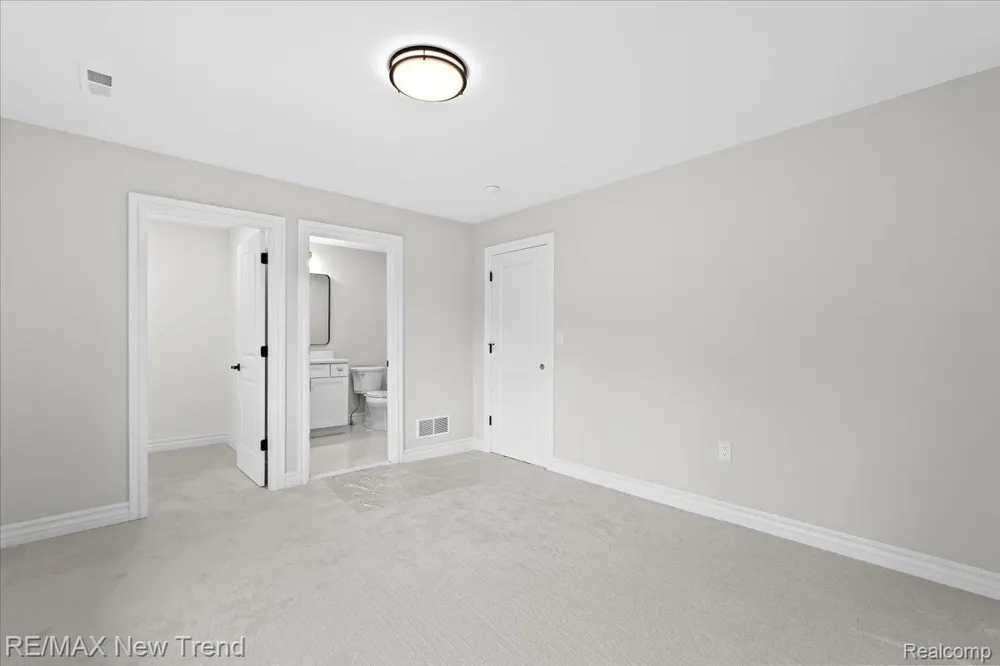 28834 Wintergreen Farmington Hills City, MI 48331