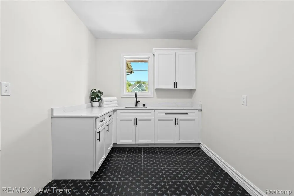 28834 Wintergreen Farmington Hills City, MI 48331