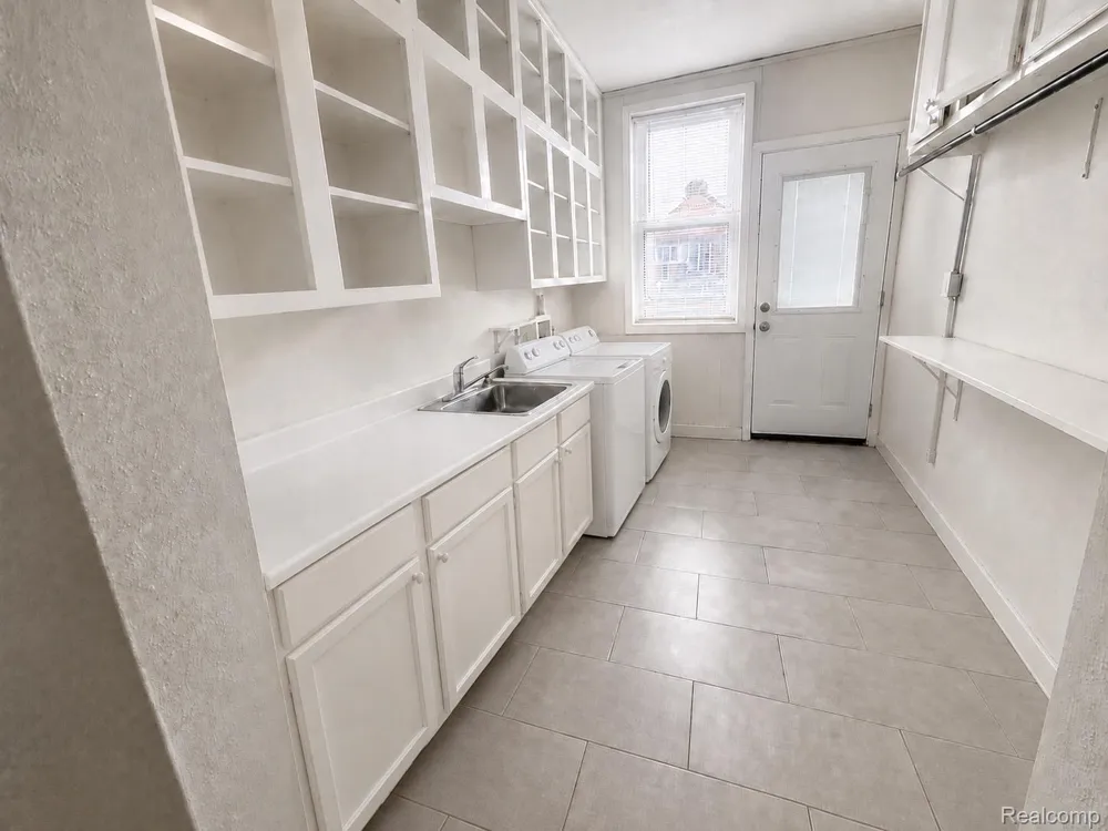 7629 W Vernor #Apt 1 Detroit City, MI 48209