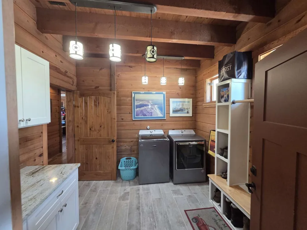 1039 Coventry Road Spicewood, TX 78669