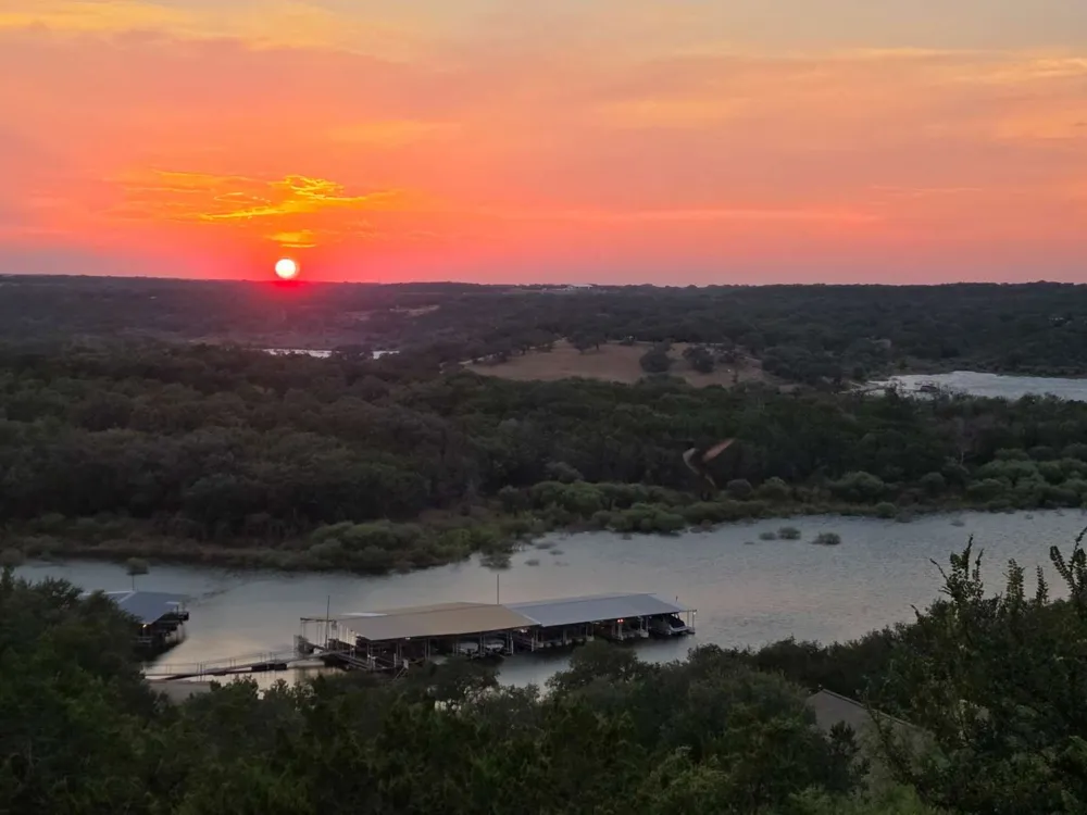 1039 Coventry Road Spicewood, TX 78669