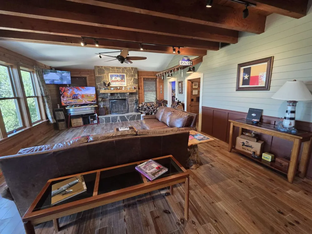 1039 Coventry Road Spicewood, TX 78669