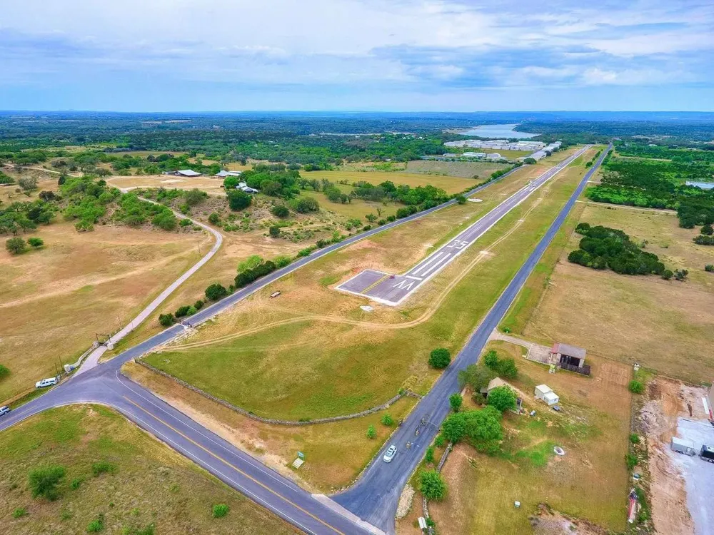 1039 Coventry Road Spicewood, TX 78669