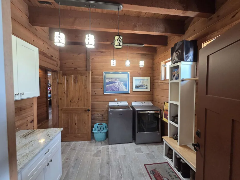 1039 Coventry Road Spicewood, TX 78669