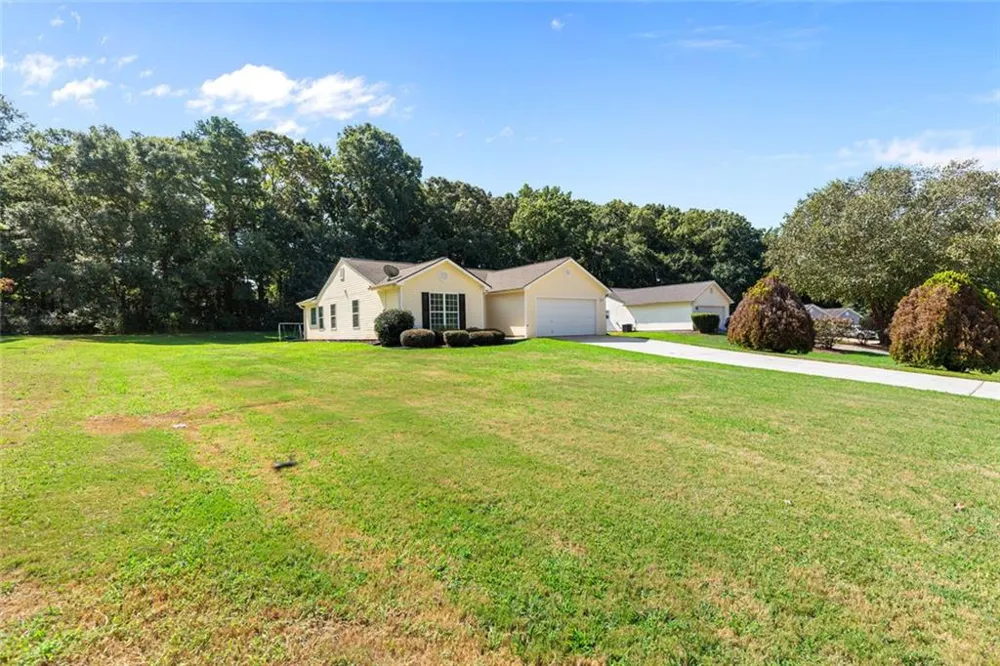1587 Brush Creek Dr Winder, GA 30680