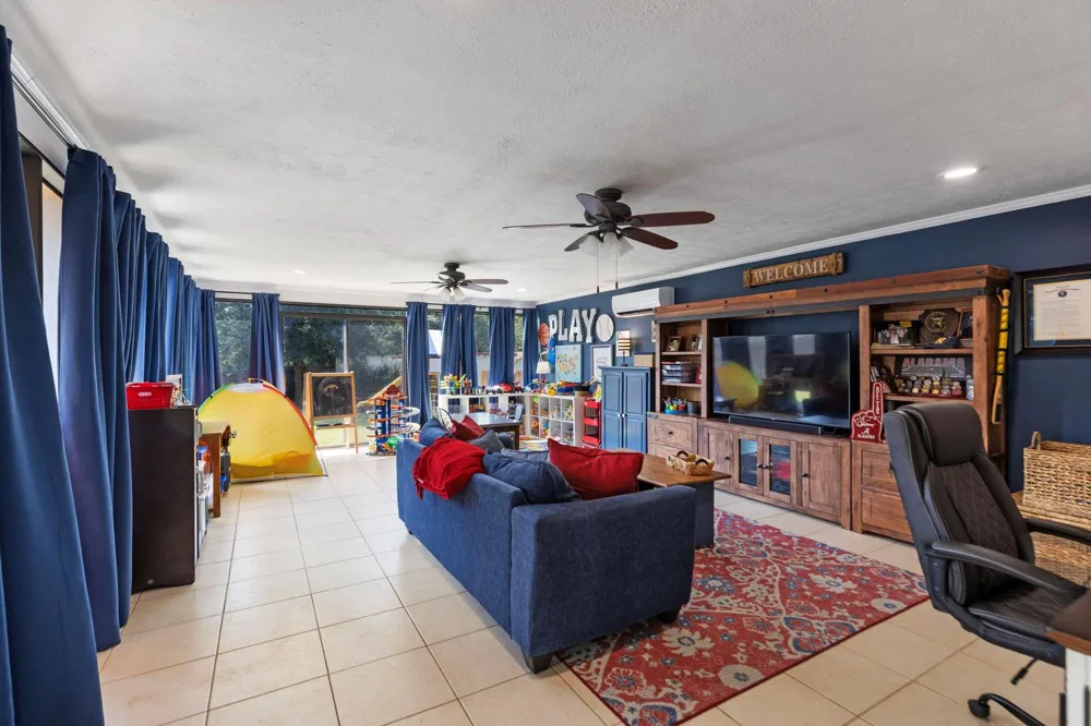 1207 Gail Drive Pinehurst, TX 77362