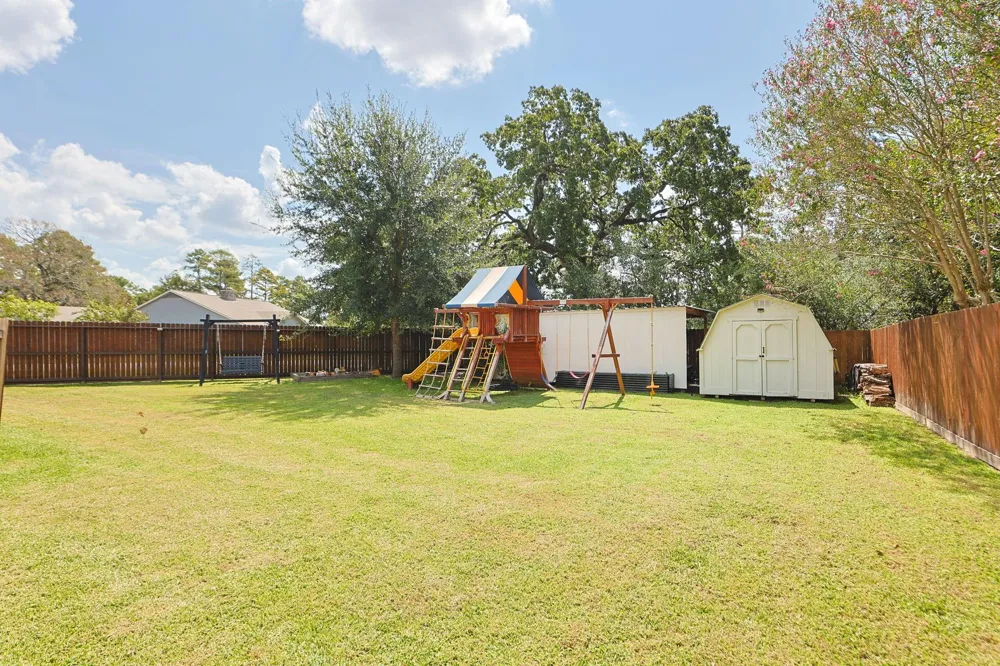 1207 Gail Drive Pinehurst, TX 77362