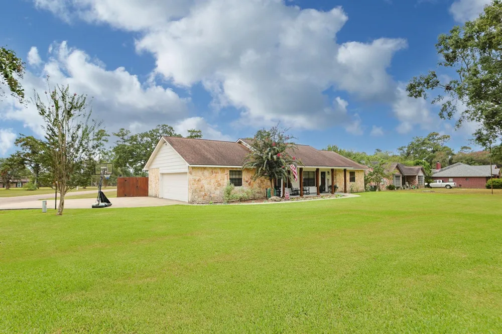 1207 Gail Drive Pinehurst, TX 77362