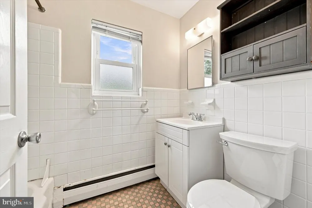 7815 QUEEN #A Wyndmoor, PA 19038