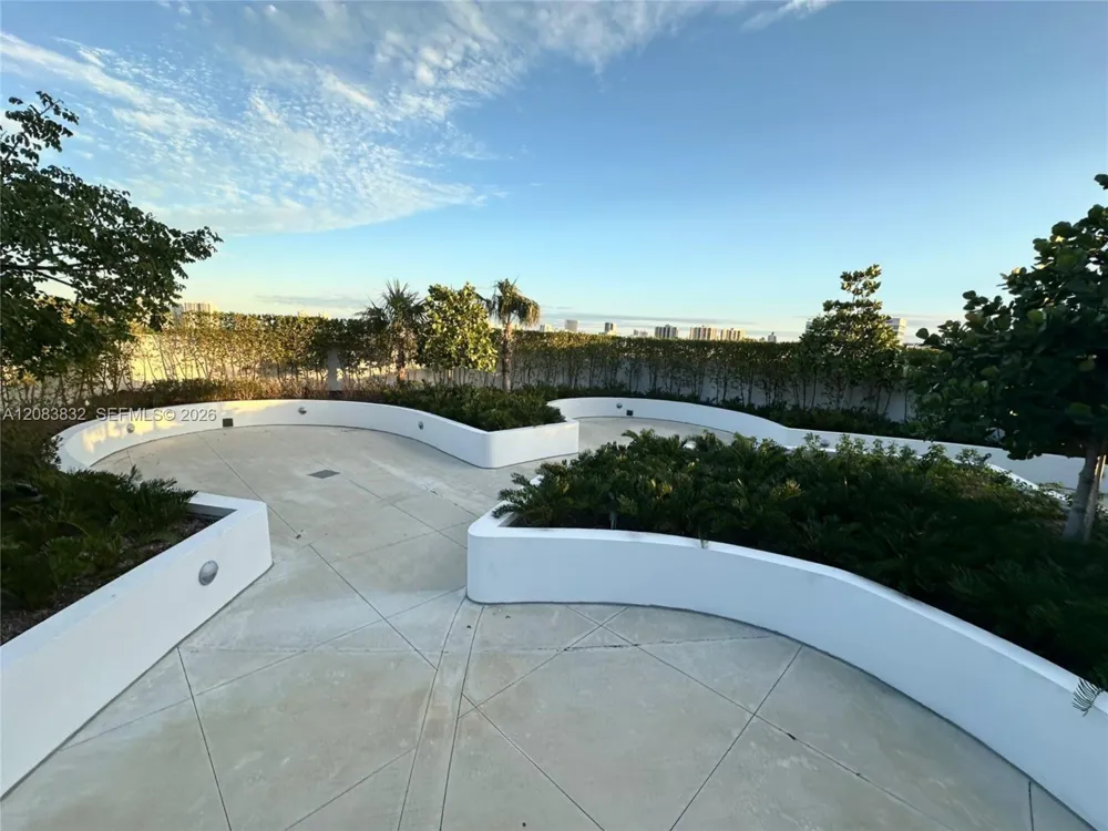 21290 Biscayne Blvd #302-303 Aventura, FL 33180