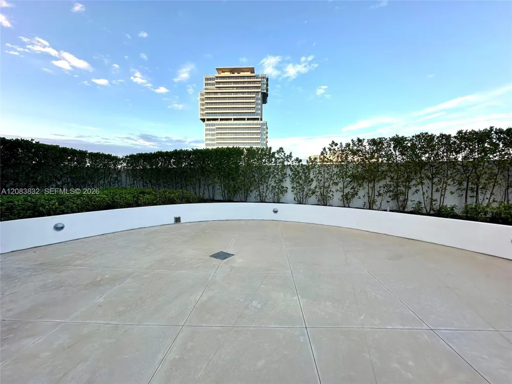 21290 Biscayne Blvd #302-303 Aventura, FL 33180
