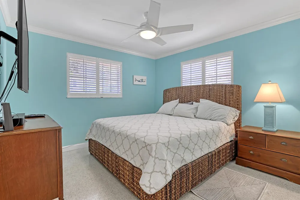 306 CASCADE LANE Palm Beach Shores, FL 33404