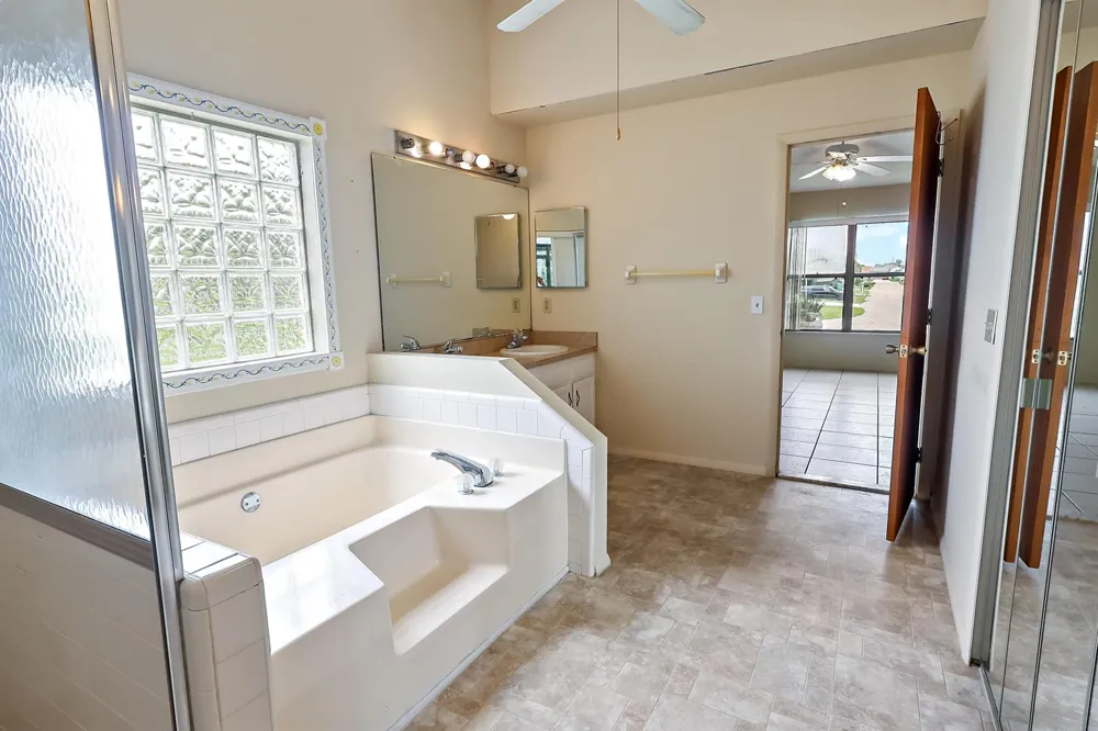 878 SW McComb Avenue Port St. Lucie, FL 34953