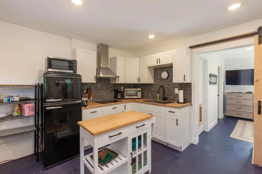 851 HYDE PARK ROAD 