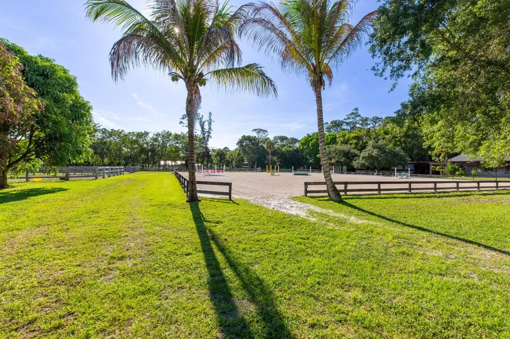 851 HYDE PARK ROAD 