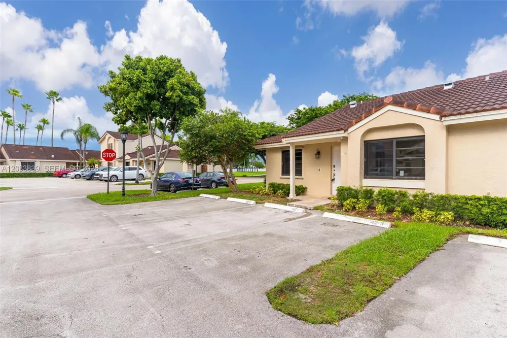 6552 NW 172nd Ln Hialeah, FL 33015