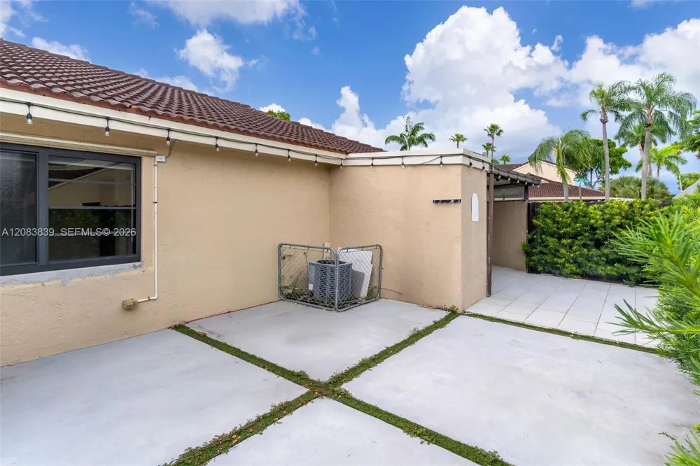 6552 NW 172nd Ln Hialeah, FL 33015