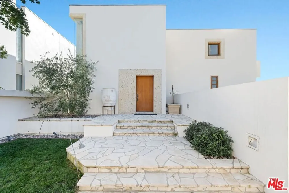 25302 Malibu Road Malibu, CA 90265