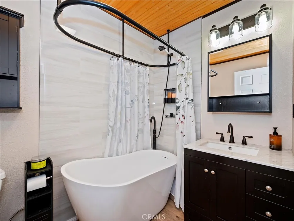 327 Wabash Sugarloaf, CA 92386