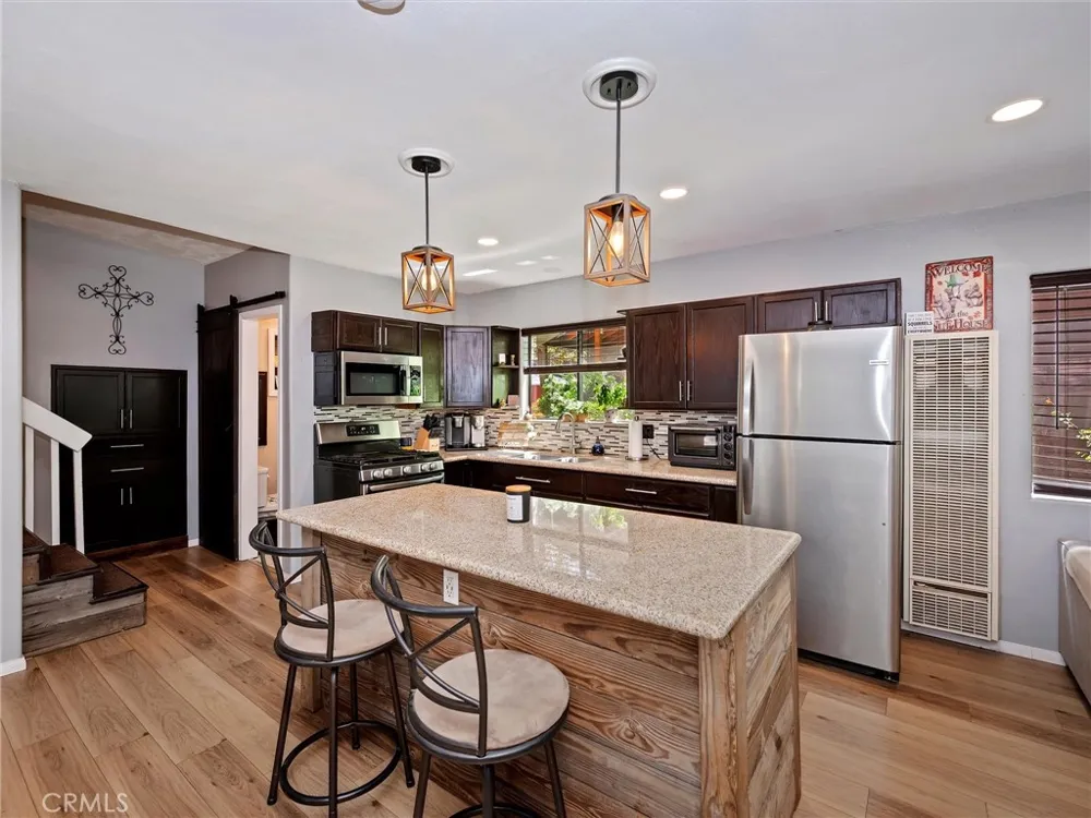 327 Wabash Sugarloaf, CA 92386