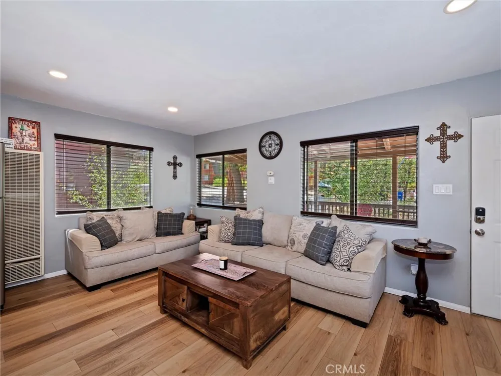 327 Wabash Sugarloaf, CA 92386