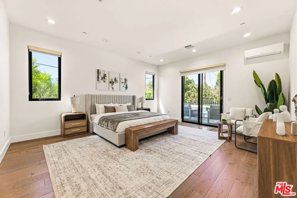 5017 Hesperia Avenue Encino, CA 91316