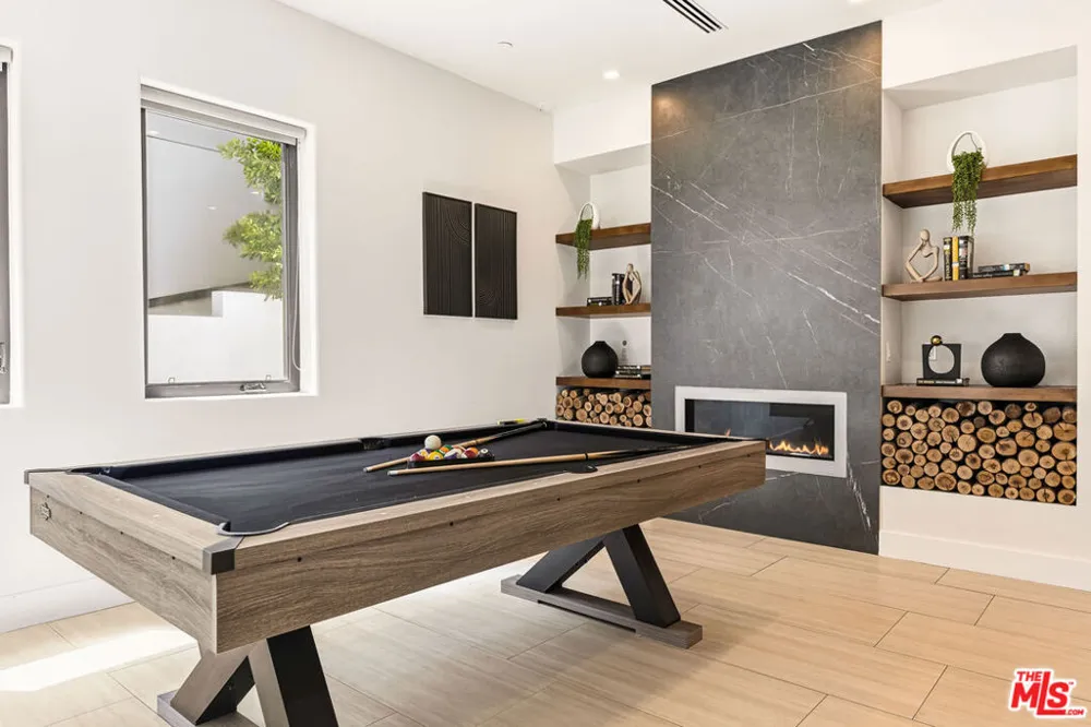 5017 Hesperia Avenue Encino, CA 91316