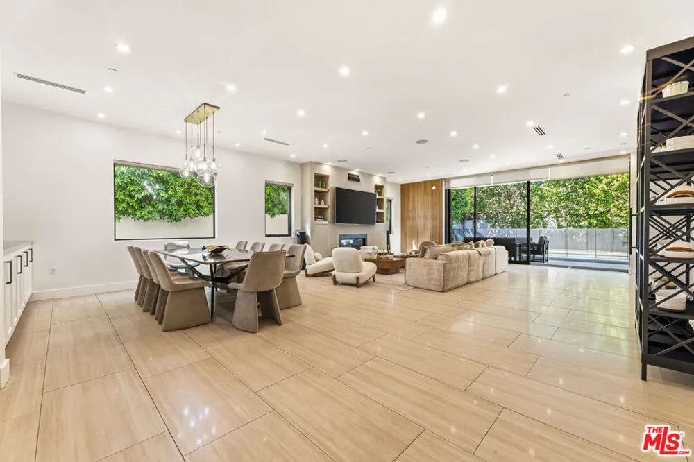 5017 Hesperia Avenue Encino, CA 91316