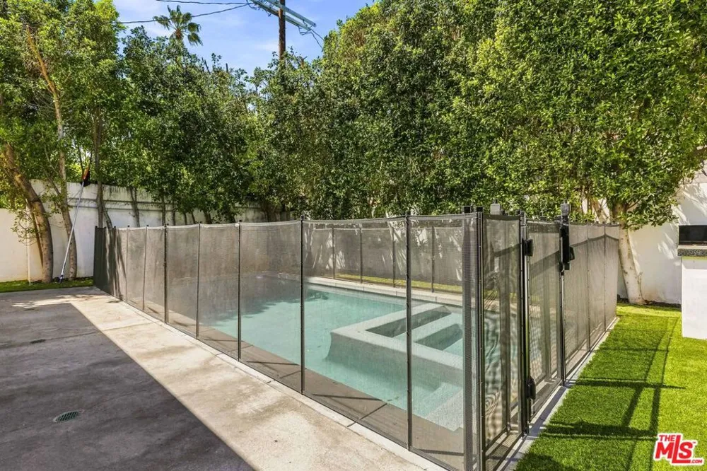 5017 Hesperia Avenue Encino, CA 91316