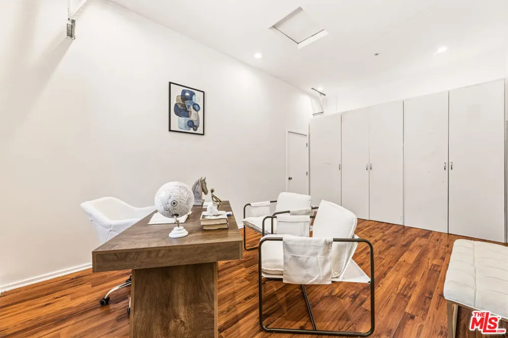 5017 Hesperia Avenue Encino, CA 91316