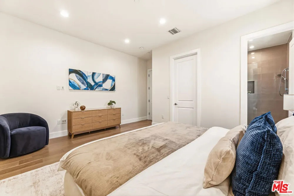 5017 Hesperia Avenue Encino, CA 91316