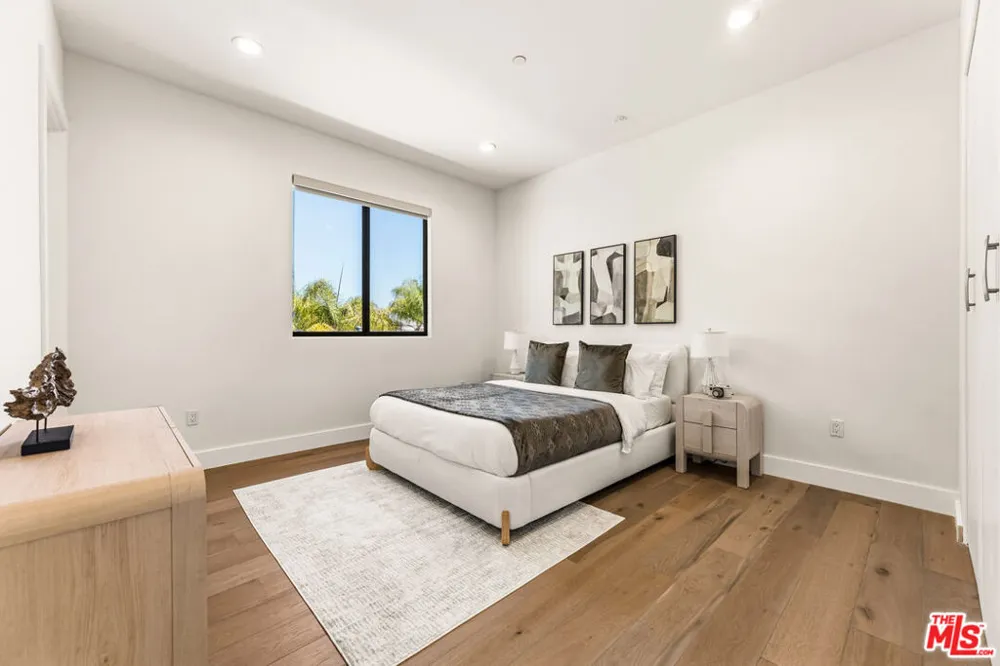 5017 Hesperia Avenue Encino, CA 91316