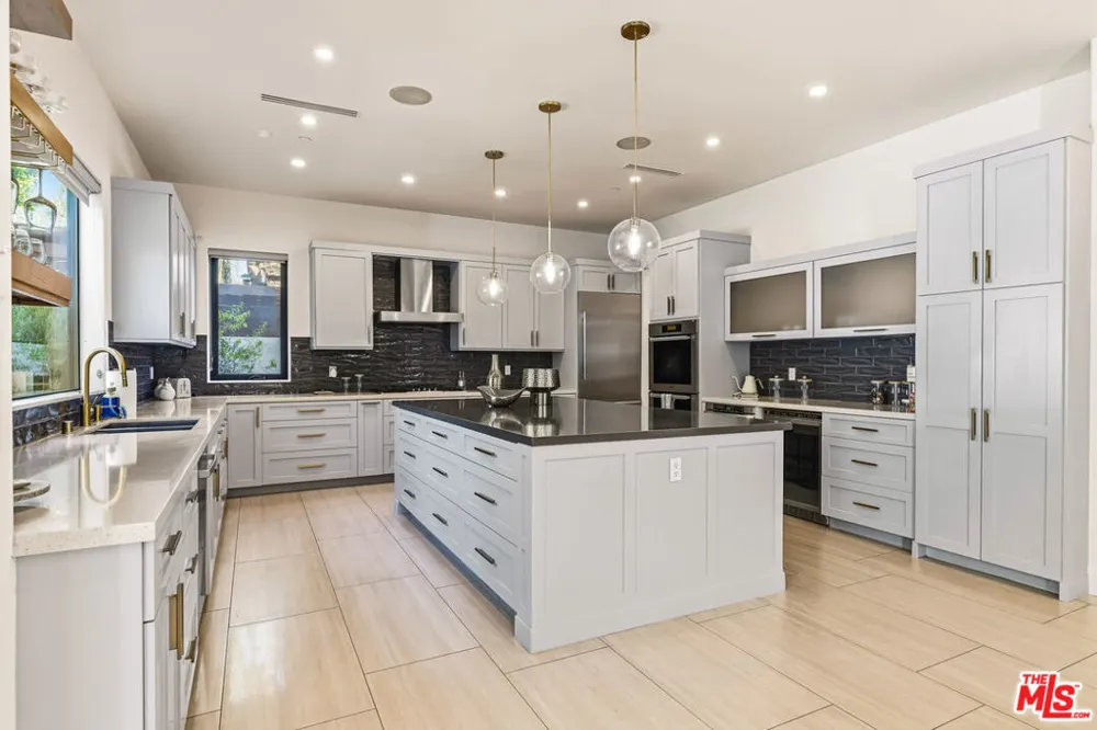 5017 Hesperia Avenue Encino, CA 91316