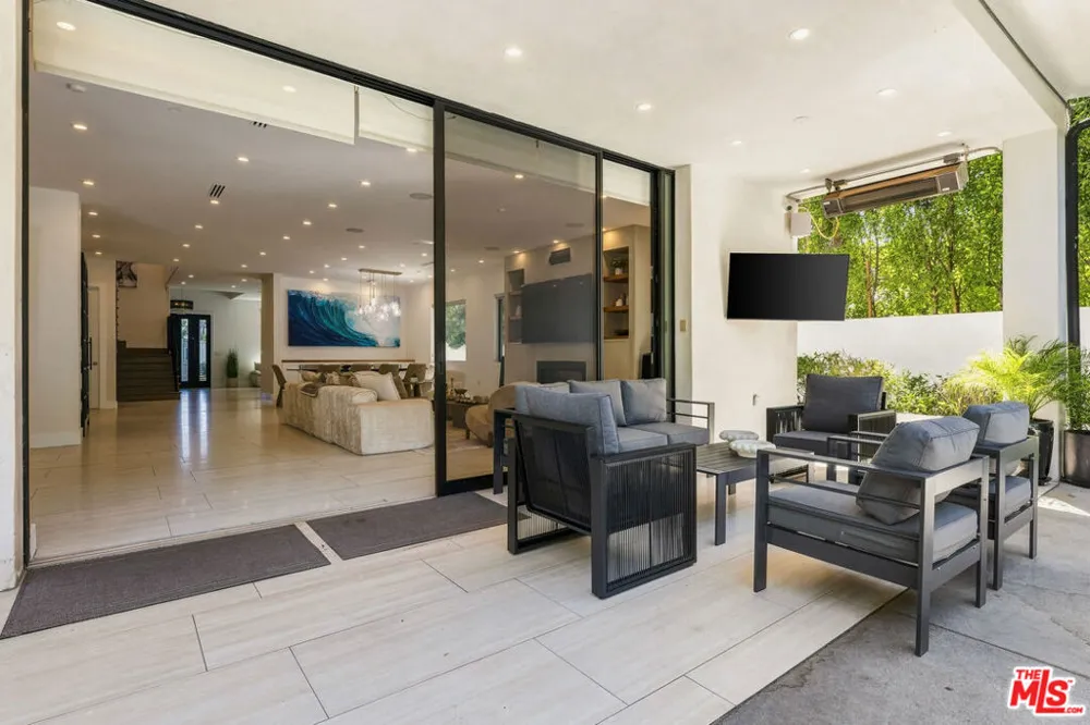 5017 Hesperia Avenue Encino, CA 91316