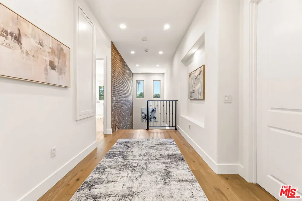 5017 Hesperia Avenue Encino, CA 91316