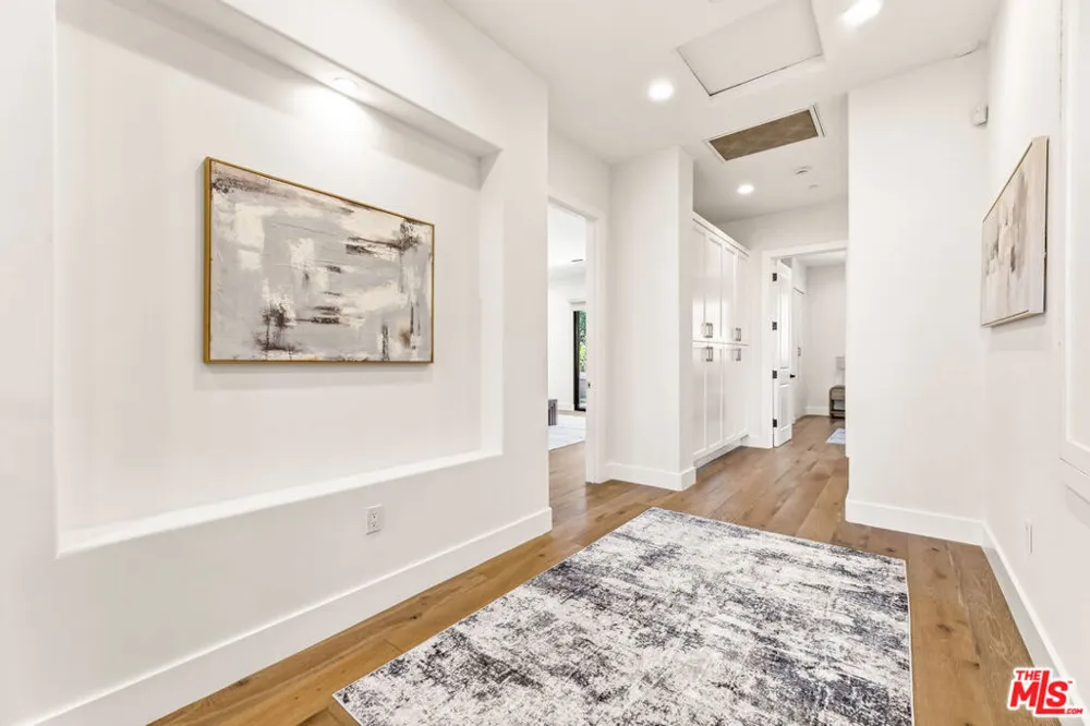 5017 Hesperia Avenue Encino, CA 91316