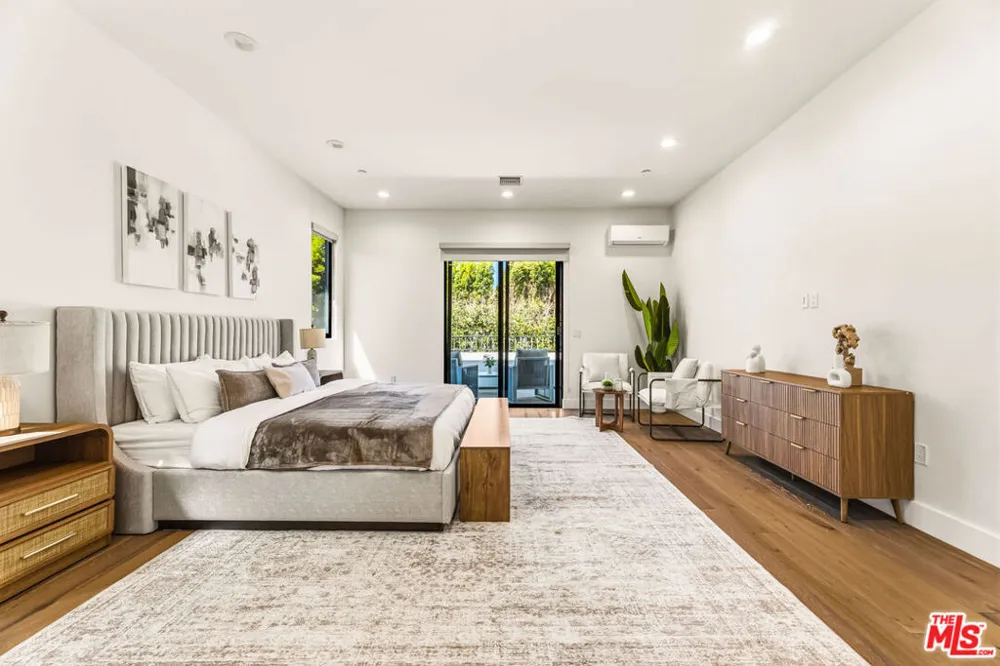 5017 Hesperia Avenue Encino, CA 91316