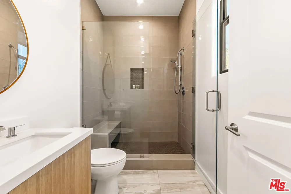 5017 Hesperia Avenue Encino, CA 91316