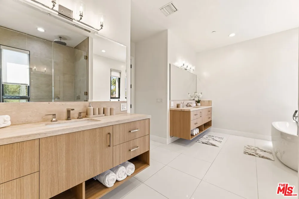 5017 Hesperia Avenue Encino, CA 91316