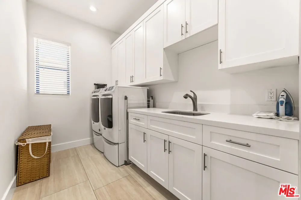 5017 Hesperia Avenue Encino, CA 91316