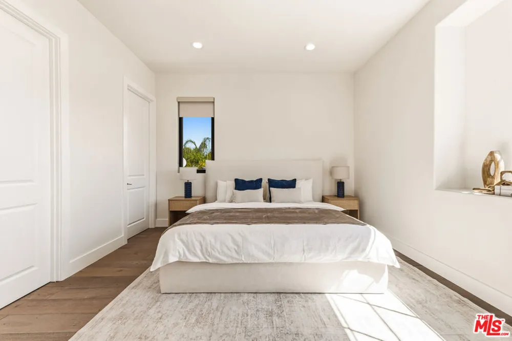 5017 Hesperia Avenue Encino, CA 91316