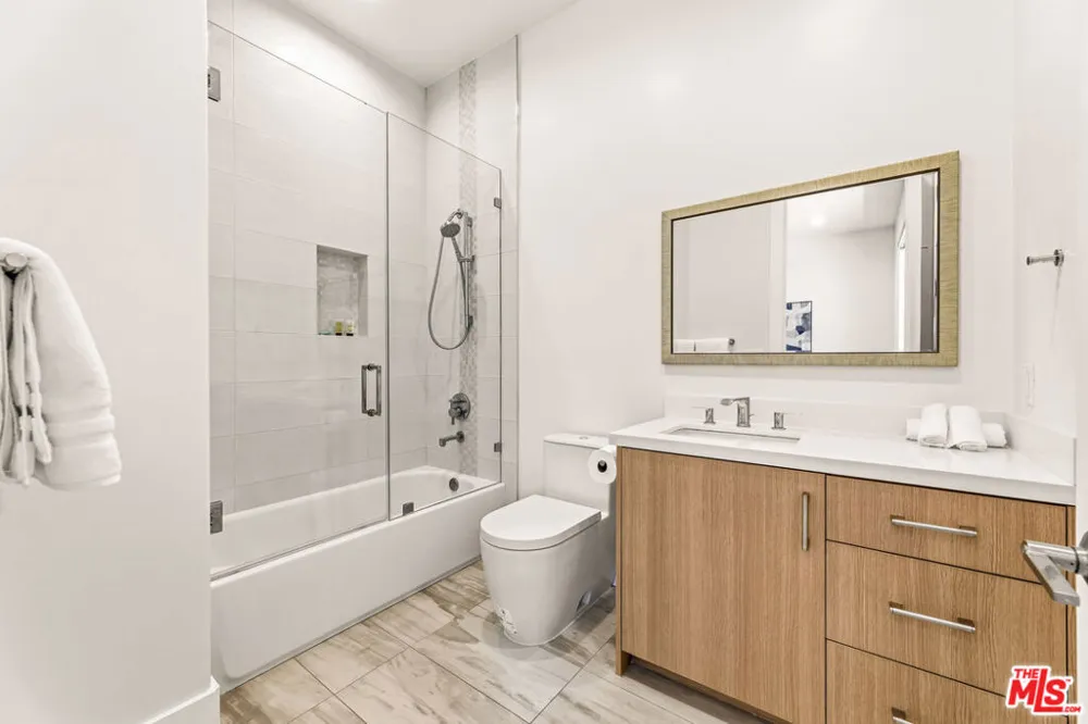 5017 Hesperia Avenue Encino, CA 91316